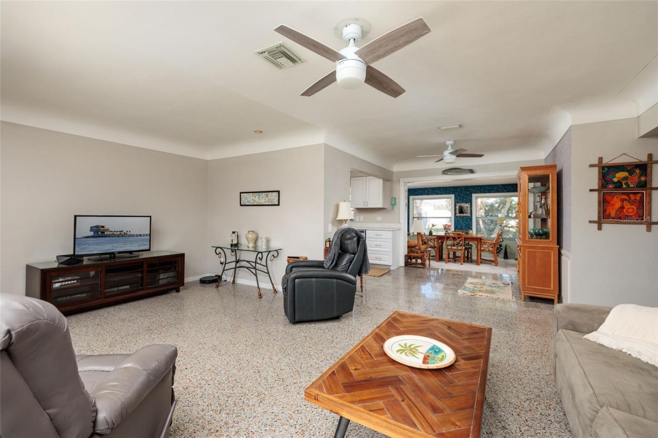 349 89th Avenue Ne, Saint Petersburg, FL 33702 Photo