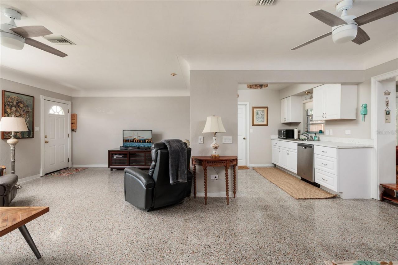 349 89th Avenue Ne, Saint Petersburg, FL 33702 Photo