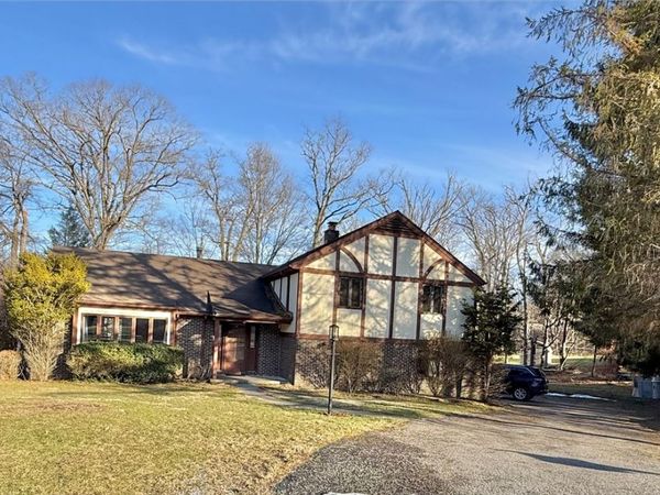 907 Parkview Drive, Johnstown, PA 15905