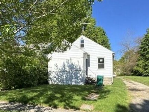 1527 Robertson Avenue, Lansing, MI 48915