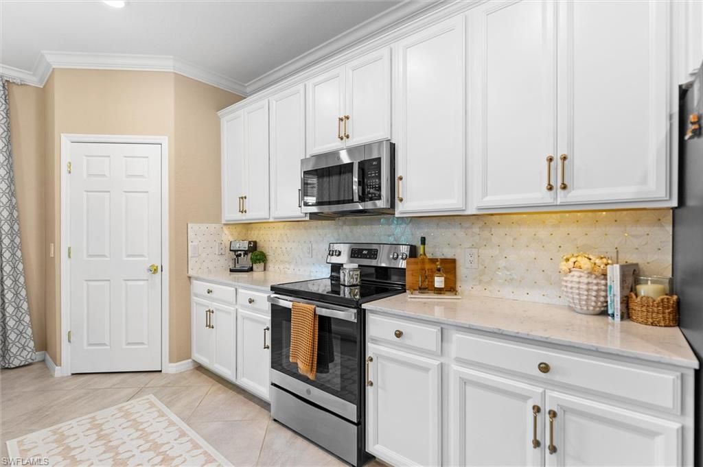 12027 Hawthorn Lake Dr, Unit 202, Fort Myers, FL 33913 Photo