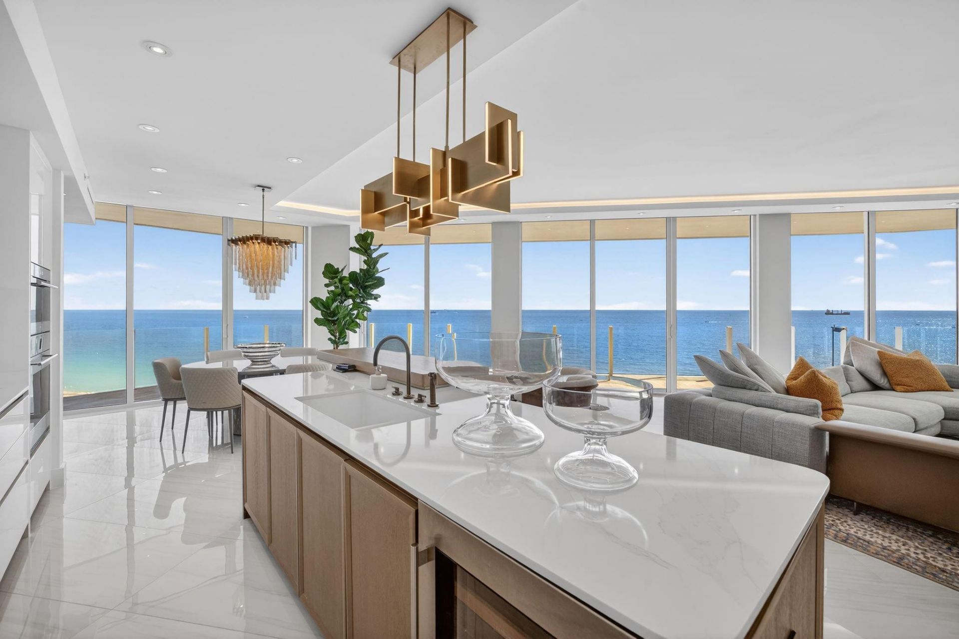 525 N Fort Lauderdale Beach Boulevard, Unit 901, Fort Lauderdale, FL 33304 Photo