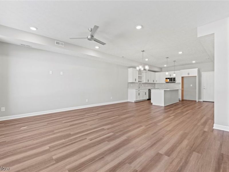 457 Harbor Lane, Lorain, OH 44052 Photo 12