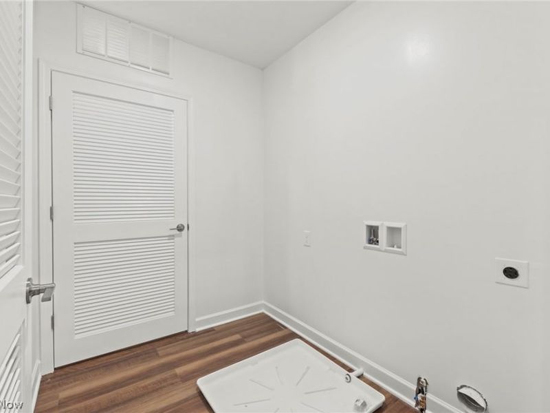 457 Harbor Lane, Lorain, OH 44052 Photo 17