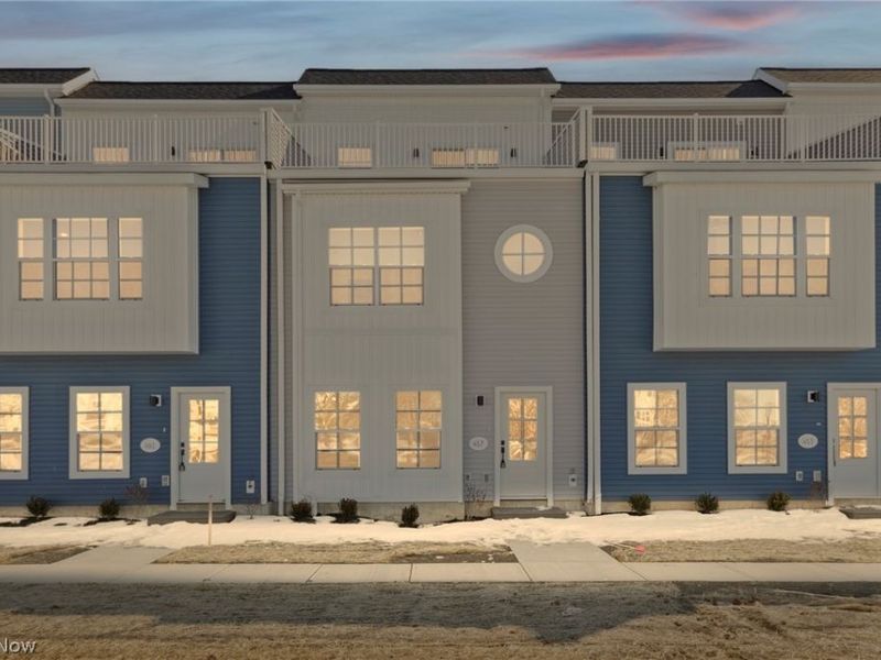 457 Harbor Lane, Lorain, OH 44052 Photo 2