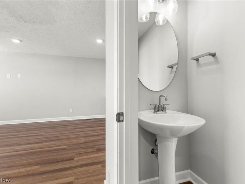 461 Harbor Lane, Lorain, OH 44052 Photo 14