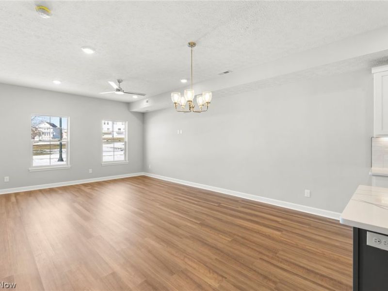 461 Harbor Lane, Lorain, OH 44052 Photo 9