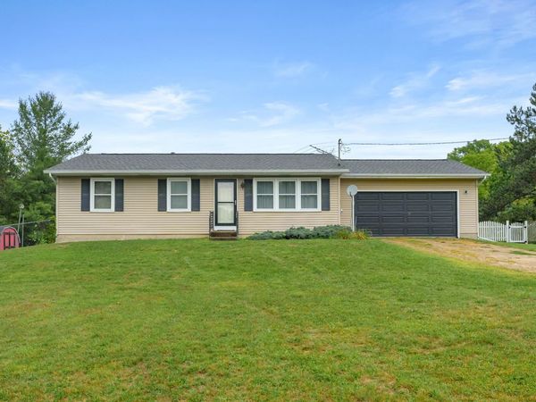 42598 15th Avenue, Bloomingdale, MI 49026