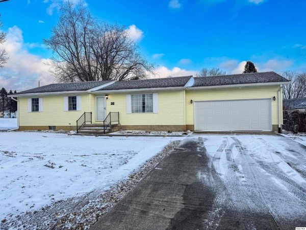 35 W Mound Street, Fredericktown, OH 43019