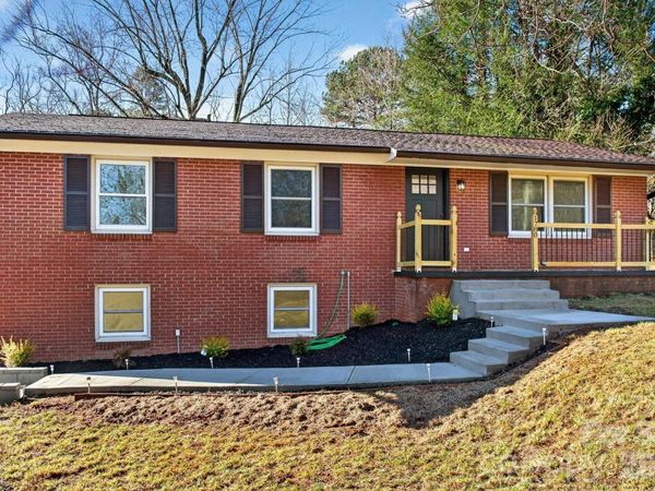 1780 NE 23rd Avenue Lane NE, Hickory, NC 28601