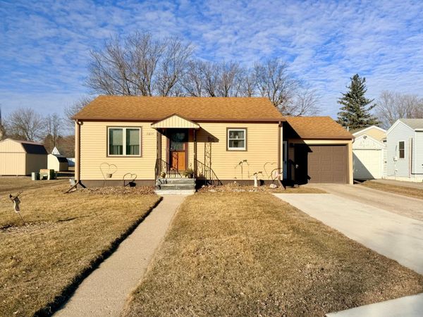 1015 Fredrick Avenue, Worthington, MN 56187