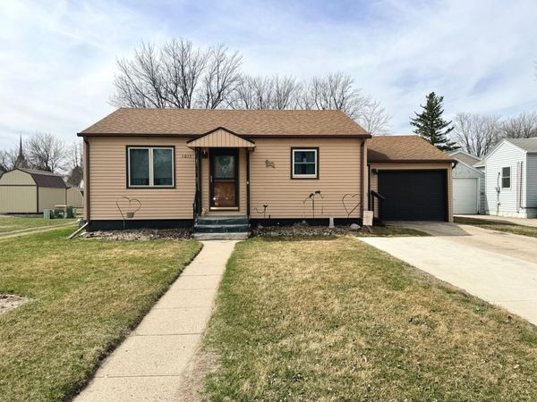 1015 Fredrick Avenue, Worthington, MN 56187