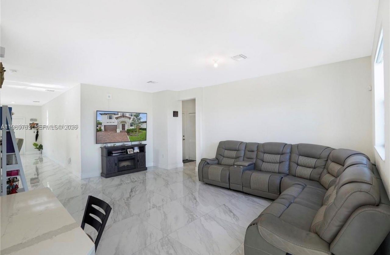 10321 SW 232nd St , Cutler Bay, FL 33190 Photo