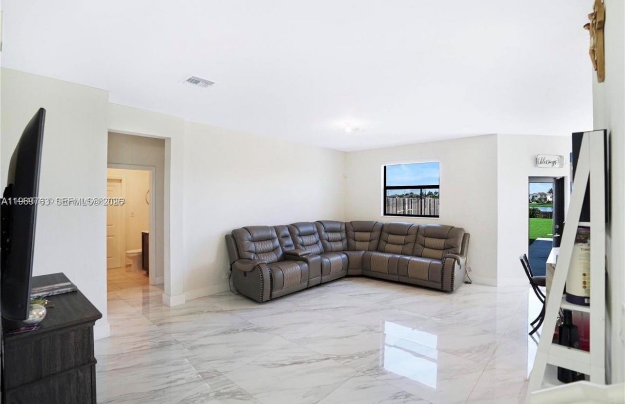 10321 SW 232nd St , Cutler Bay, FL 33190 Photo