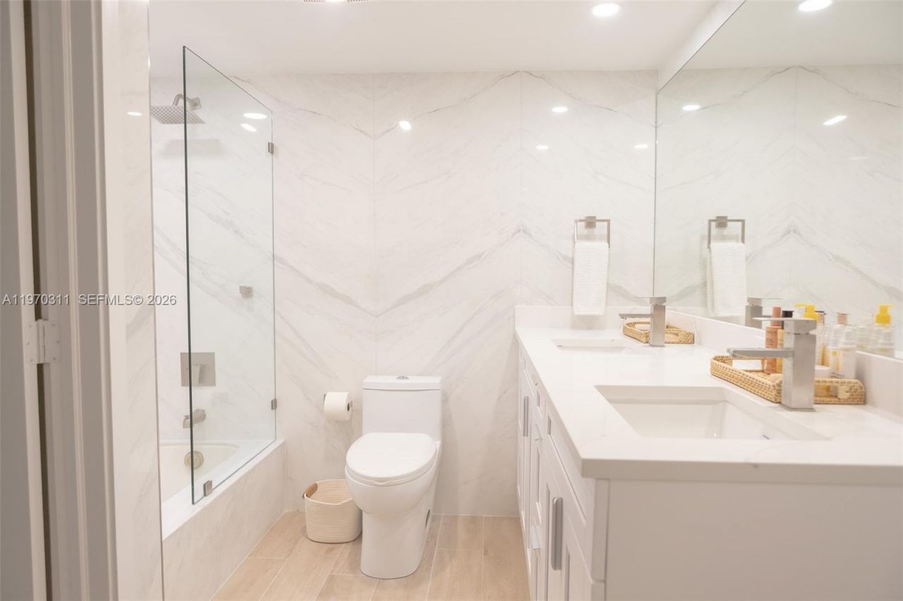 3250 N Palm Aire Dr, Unit 202, Pompano Beach, FL 33069 Photo