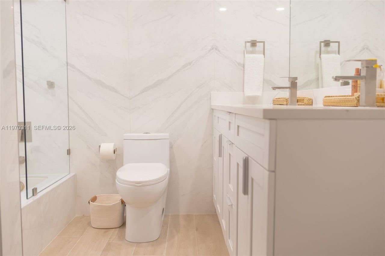 3250 N Palm Aire Dr, Unit 202, Pompano Beach, FL 33069 Photo