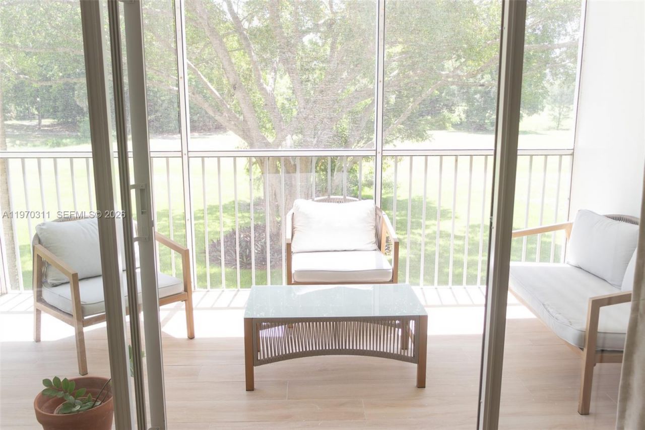 3250 N Palm Aire Dr, Unit 202, Pompano Beach, FL 33069 Photo