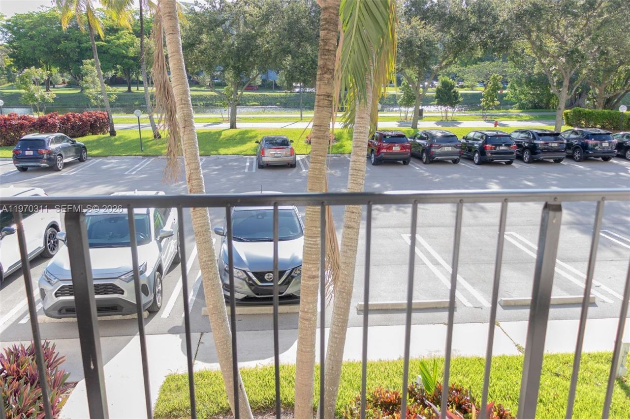 3250 N Palm Aire Dr, Unit 202, Pompano Beach, FL 33069 Photo