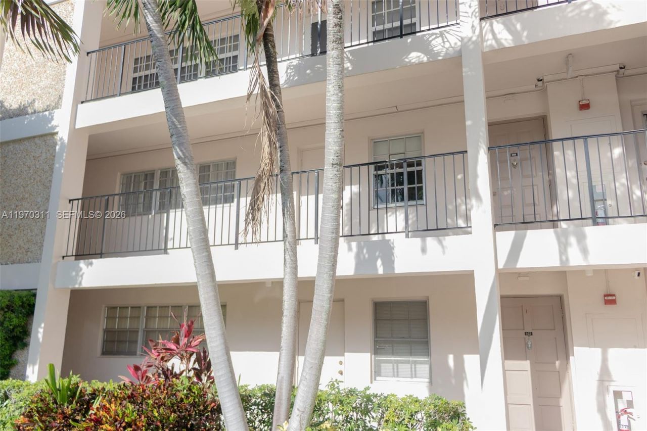 3250 N Palm Aire Dr, Unit 202, Pompano Beach, FL 33069 Photo