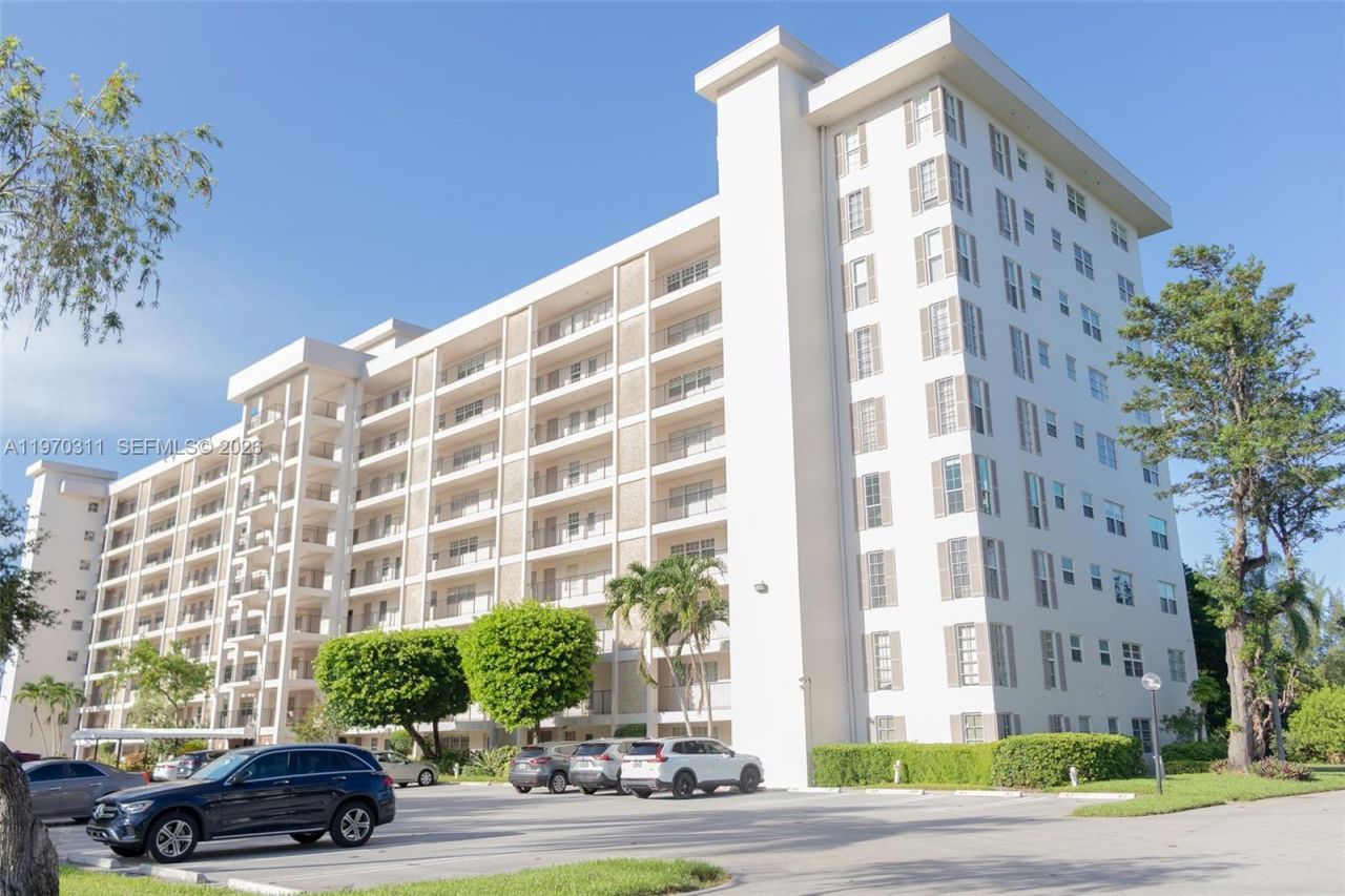 3250 N Palm Aire Dr, Unit 202, Pompano Beach, FL 33069 Photo