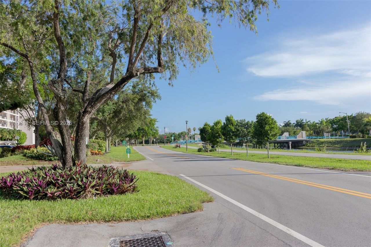 3250 N Palm Aire Dr, Unit 202, Pompano Beach, FL 33069 Photo