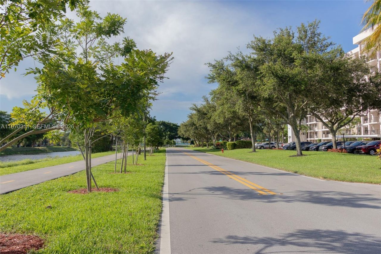 3250 N Palm Aire Dr, Unit 202, Pompano Beach, FL 33069 Photo