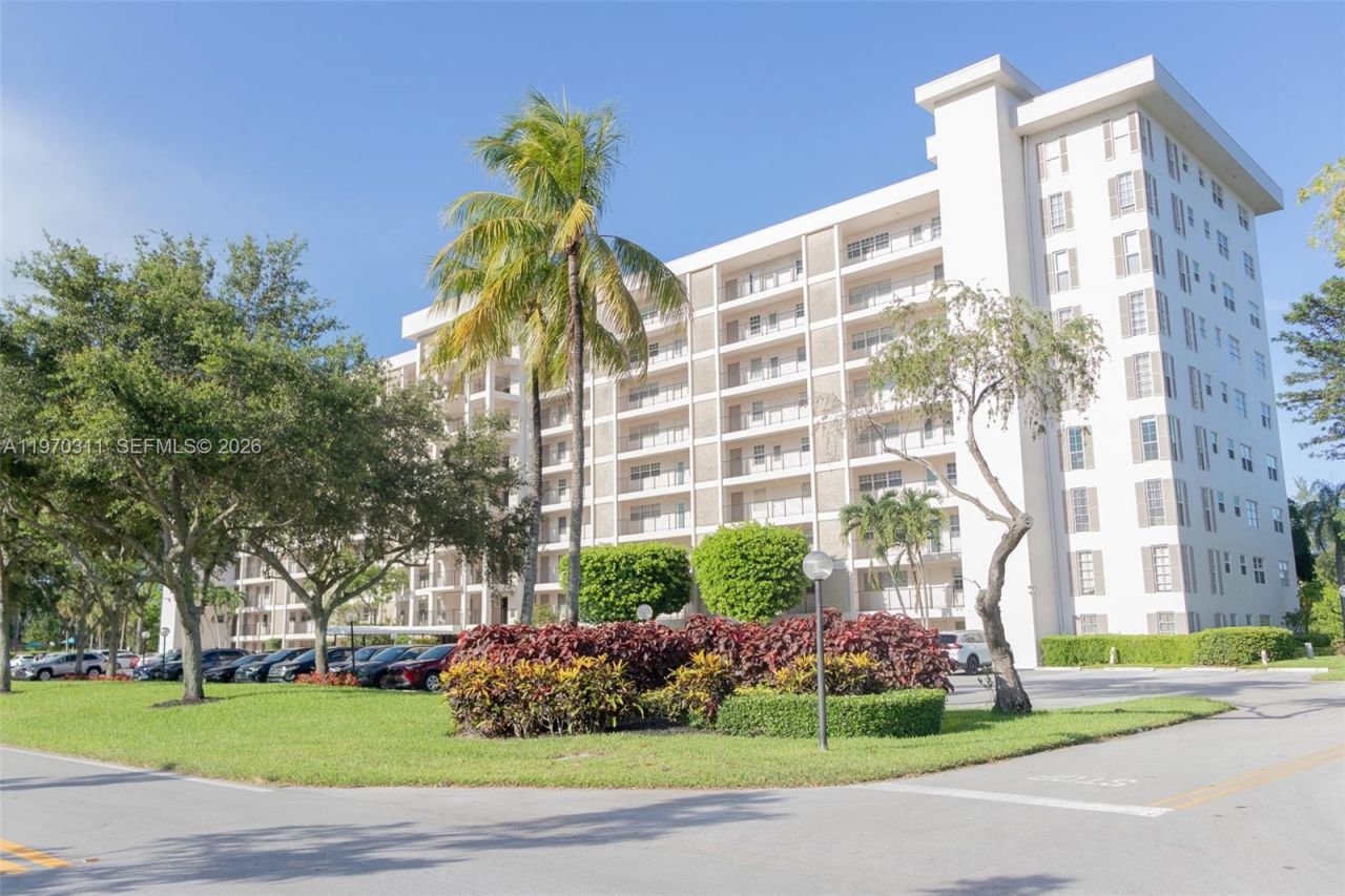 3250 N Palm Aire Dr, Unit 202, Pompano Beach, FL 33069 Photo