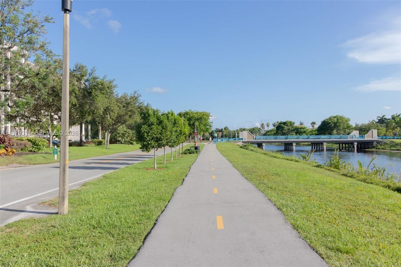 3250 N Palm Aire Dr, Unit 202, Pompano Beach, FL 33069 Photo