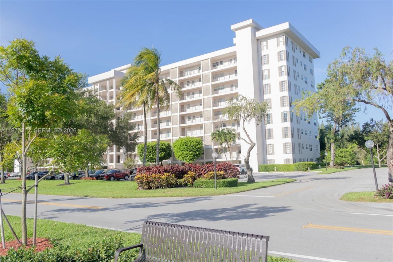 3250 N Palm Aire Dr, Unit 202, Pompano Beach, FL 33069 Photo