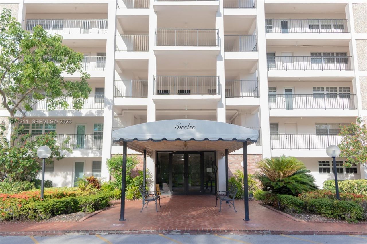 3250 N Palm Aire Dr, Unit 202, Pompano Beach, FL 33069 Photo