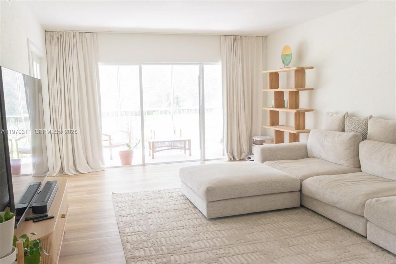 3250 N Palm Aire Dr, Unit 202, Pompano Beach, FL 33069 Photo