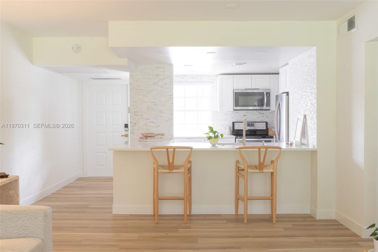 3250 N Palm Aire Dr, Unit 202, Pompano Beach, FL 33069 Photo