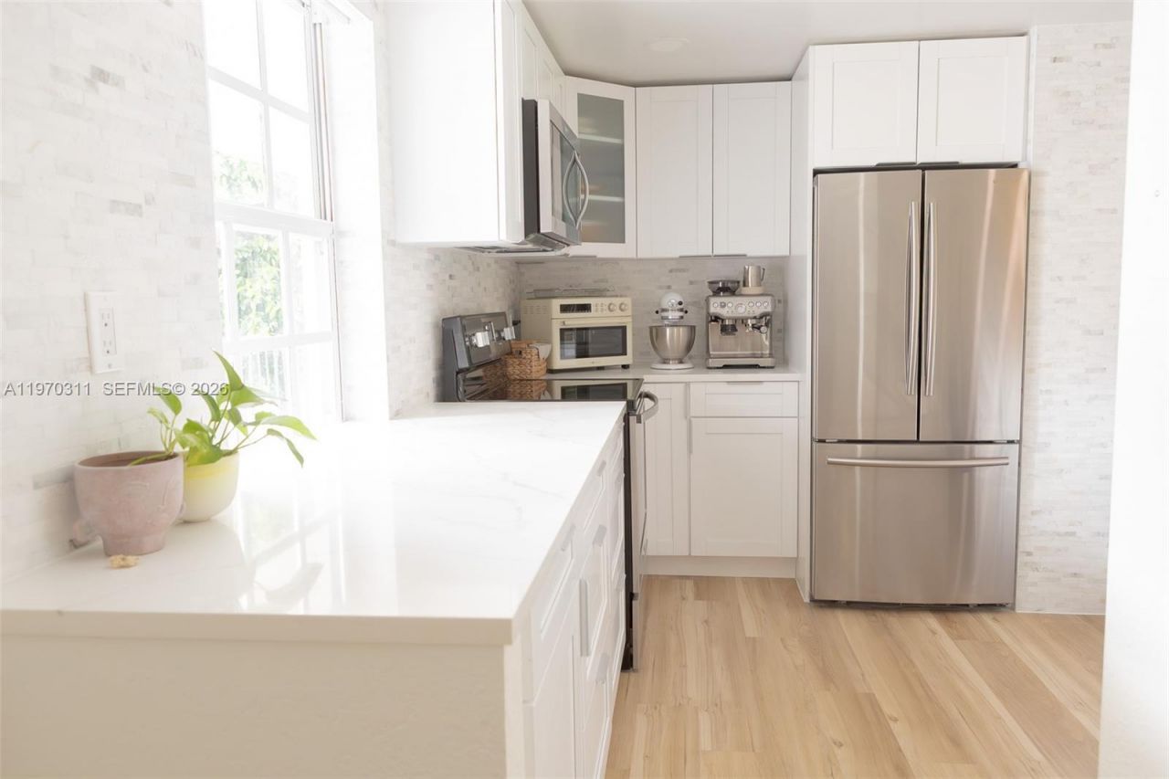 3250 N Palm Aire Dr, Unit 202, Pompano Beach, FL 33069 Photo