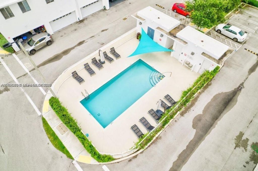 2651 NE 212th Ter, Unit 105, Miami, FL 33180 Photo