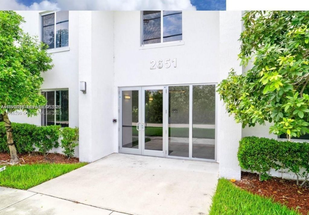 2651 NE 212th Ter, Unit 105, Miami, FL 33180 Photo