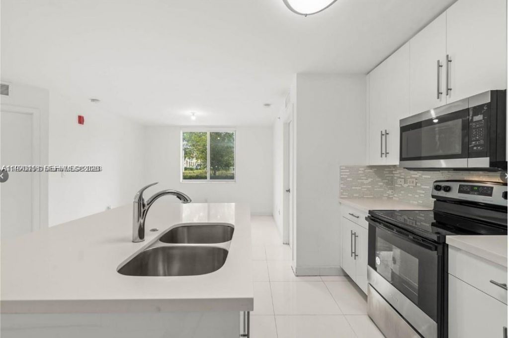 2651 NE 212th Ter, Unit 105, Miami, FL 33180 Photo