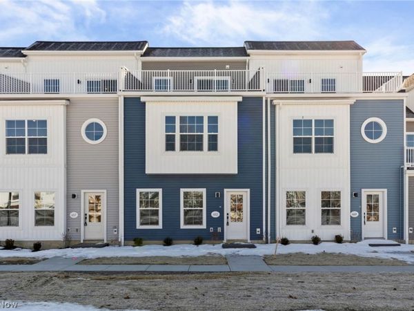 453 Harbor Lane, Lorain, OH 44052