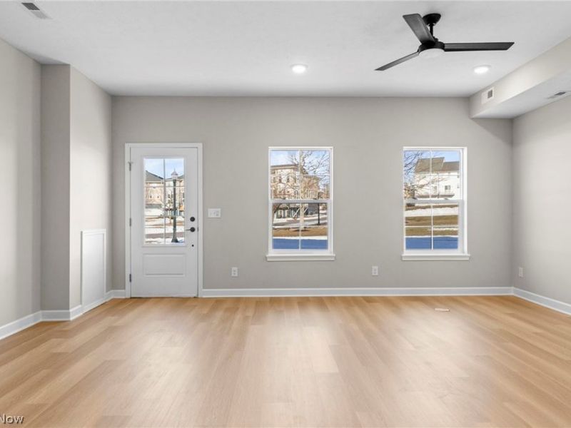 453 Harbor Lane, Lorain, OH 44052 Photo 16