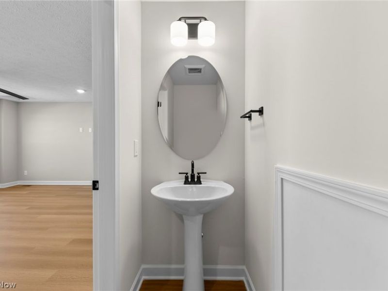 453 Harbor Lane, Lorain, OH 44052 Photo 18