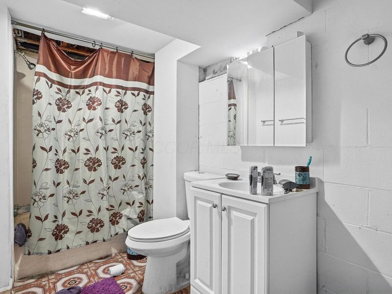 2192 Genessee Avenue, Columbus, OH 43211 Photo 18