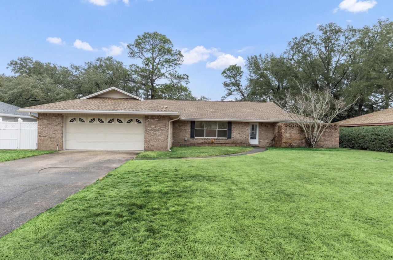 15 Lake Lorraine Circle, Shalimar, FL 32579 Main Photo