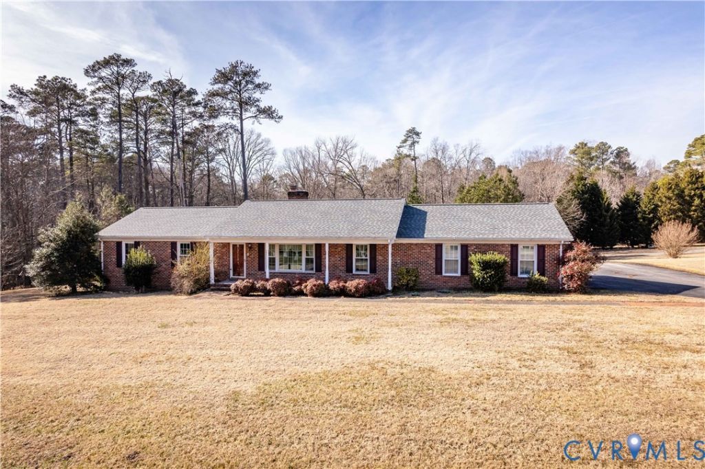 66 Georgia Ave., Warsaw, VA 22572 Main Photo