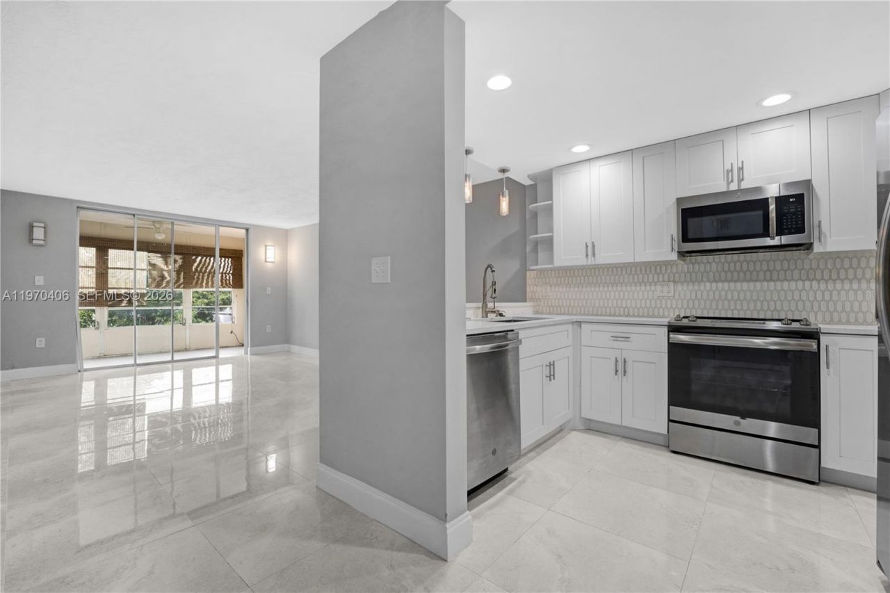 7100 NW 17th St, Unit 305, Plantation, FL 33313 Photo