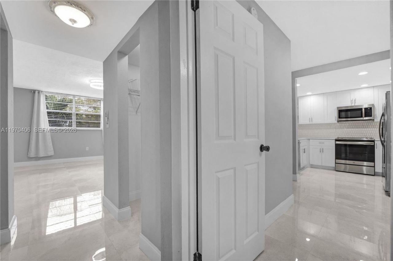 7100 NW 17th St, Unit 305, Plantation, FL 33313 Photo