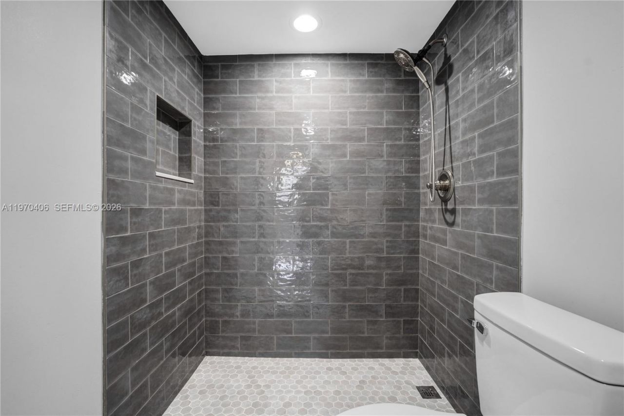 7100 NW 17th St, Unit 305, Plantation, FL 33313 Photo