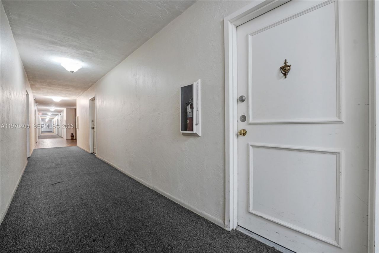 7100 NW 17th St, Unit 305, Plantation, FL 33313 Photo