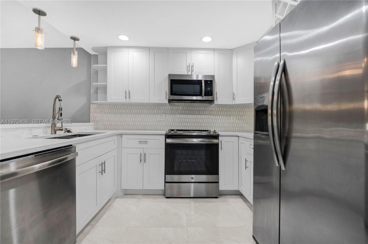 7100 NW 17th St, Unit 305, Plantation, FL 33313 Photo