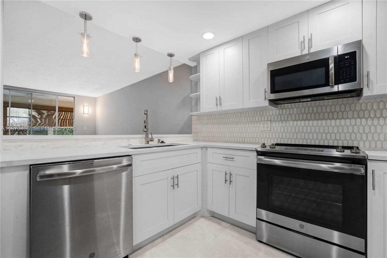 7100 NW 17th St, Unit 305, Plantation, FL 33313 Photo