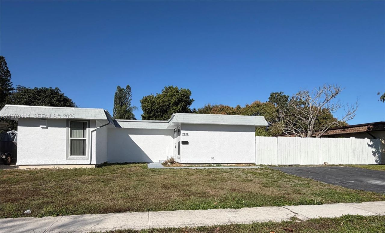 7811 NW 66th Ter, Tamarac, FL 33321 Photo