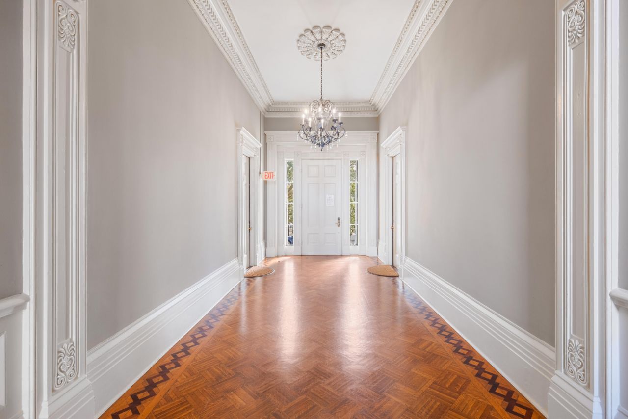 214 Calhoun Street Photo 5